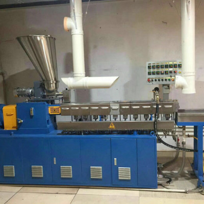 Twin screw extruder granulator