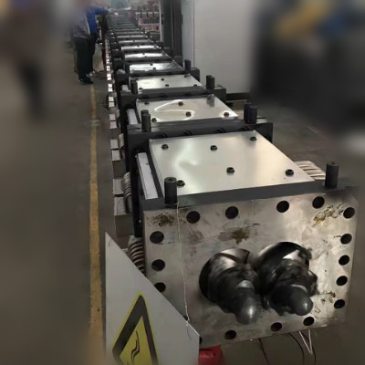 Double screw extruder