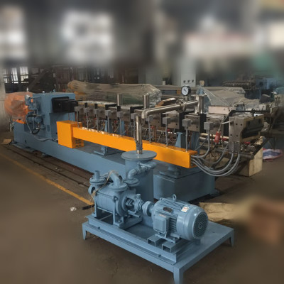 Double screw extruder