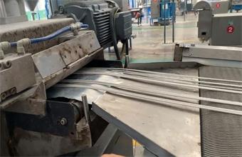 Spray type mesh belt conveyor
